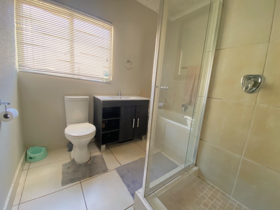 2 Bedroom Property for Sale in Amorosa Gauteng