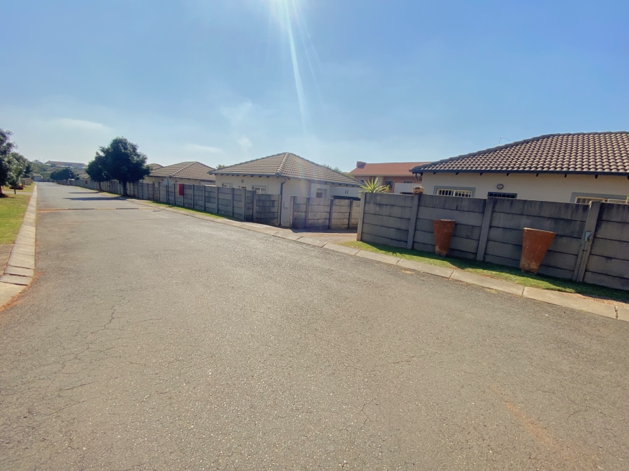 2 Bedroom Property for Sale in Amorosa Gauteng