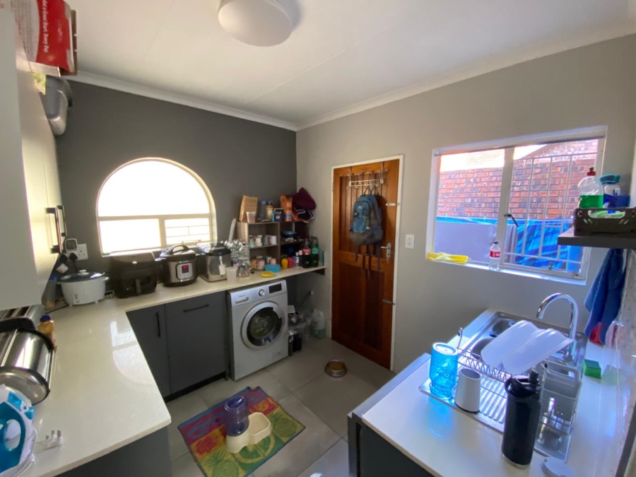 To Let 3 Bedroom Property for Rent in Faerie Glen Gauteng