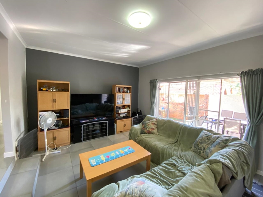 To Let 3 Bedroom Property for Rent in Faerie Glen Gauteng