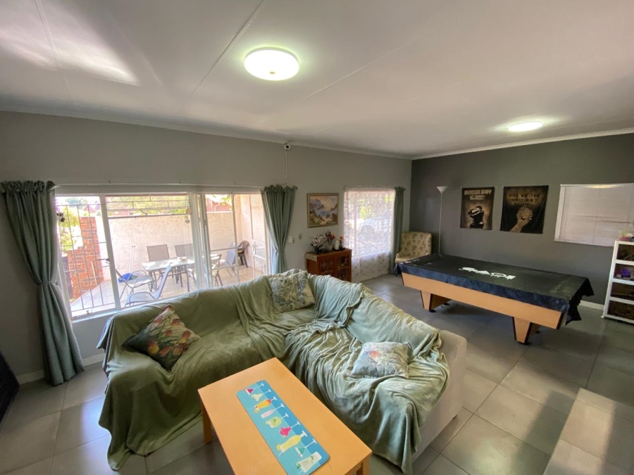To Let 3 Bedroom Property for Rent in Faerie Glen Gauteng
