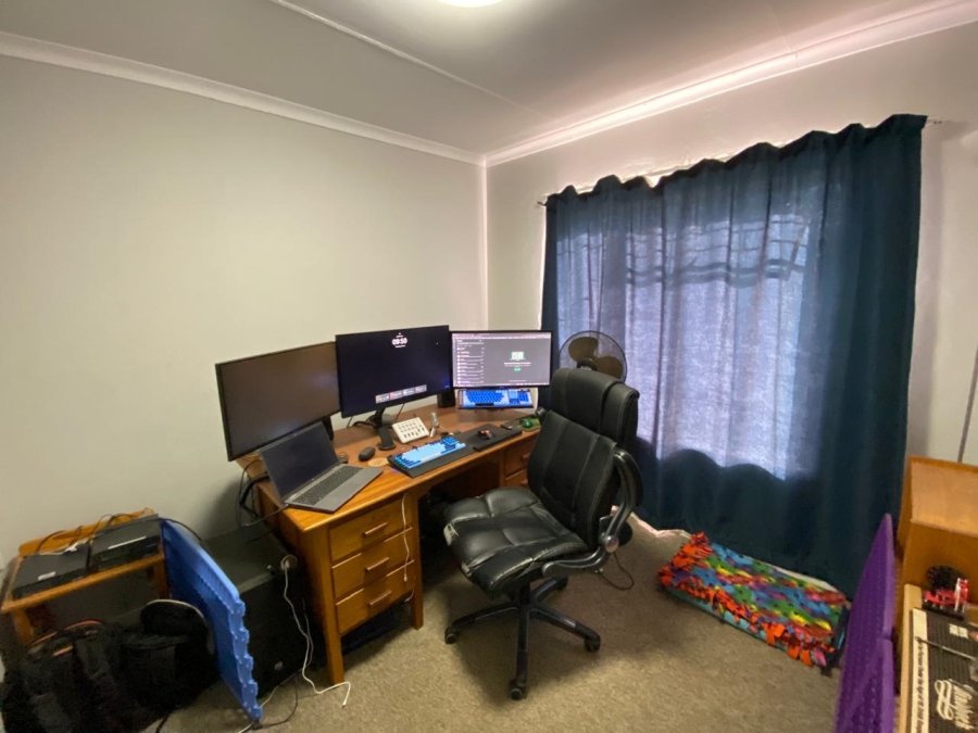 To Let 3 Bedroom Property for Rent in Faerie Glen Gauteng