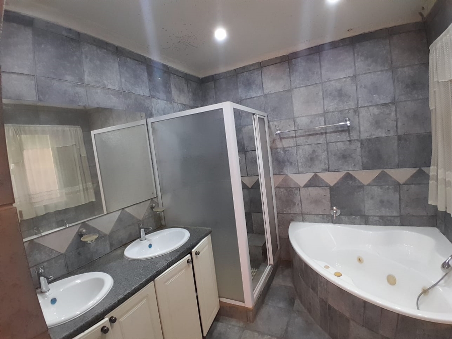 3 Bedroom Property for Sale in Edenvale Central Gauteng