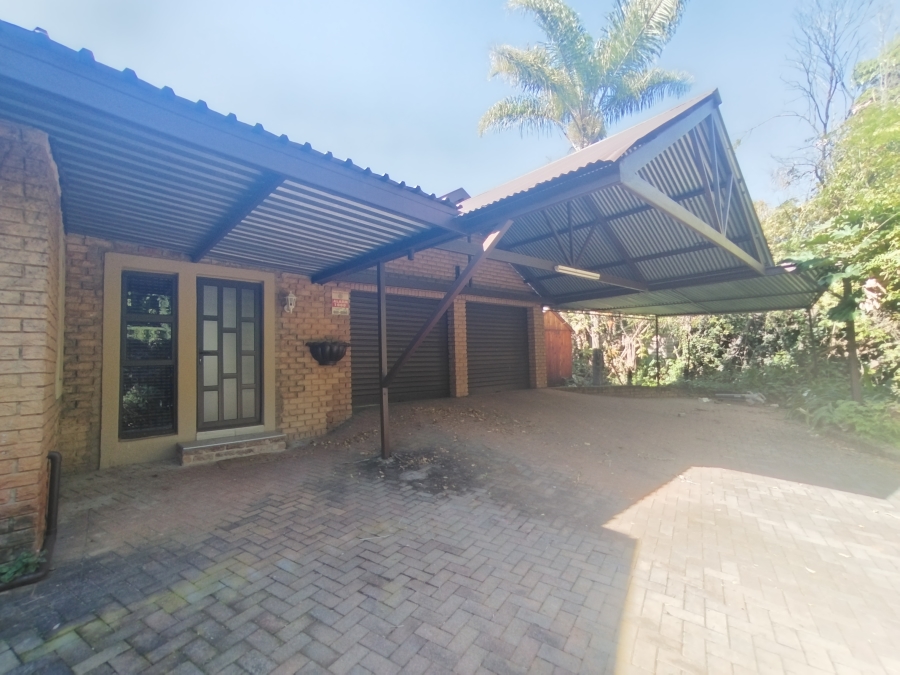 4 Bedroom Property for Sale in Rooihuiskraal Gauteng