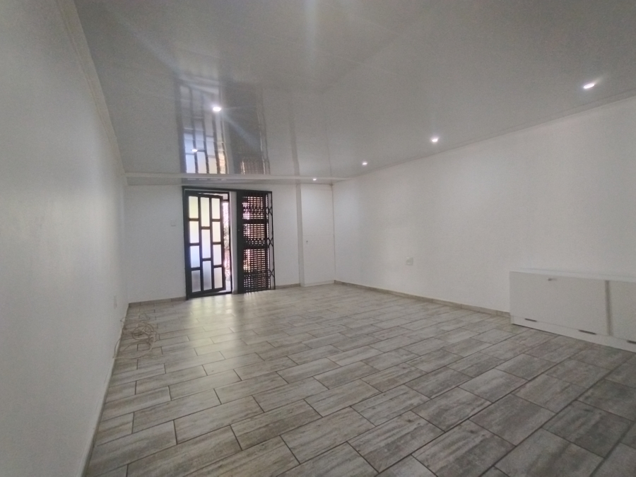4 Bedroom Property for Sale in Rooihuiskraal Gauteng