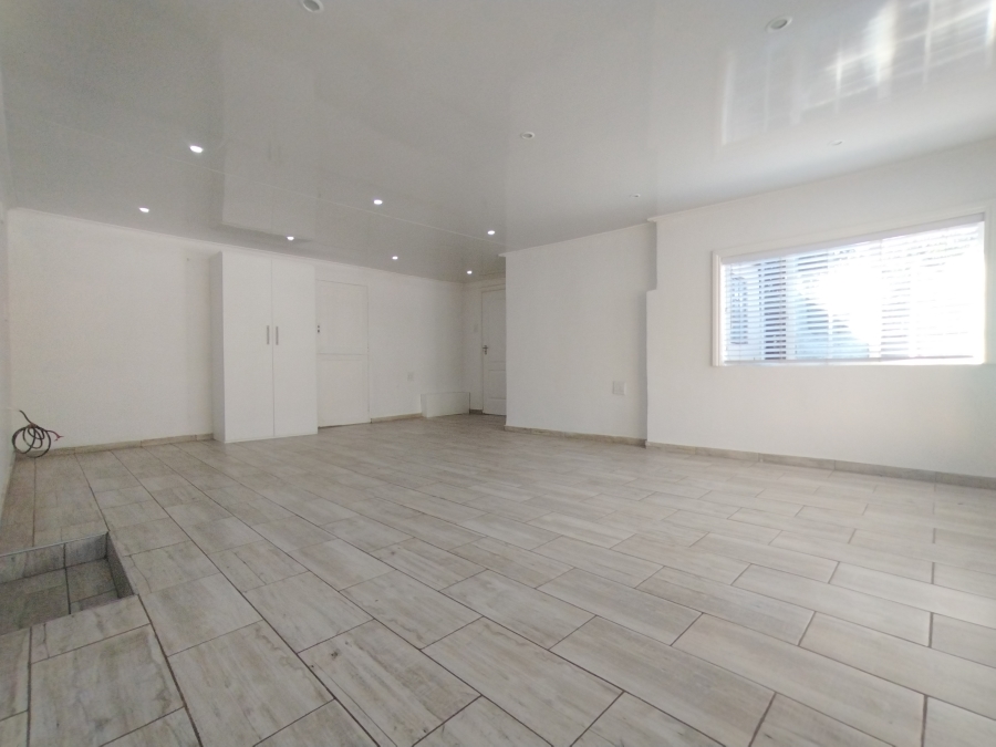4 Bedroom Property for Sale in Rooihuiskraal Gauteng