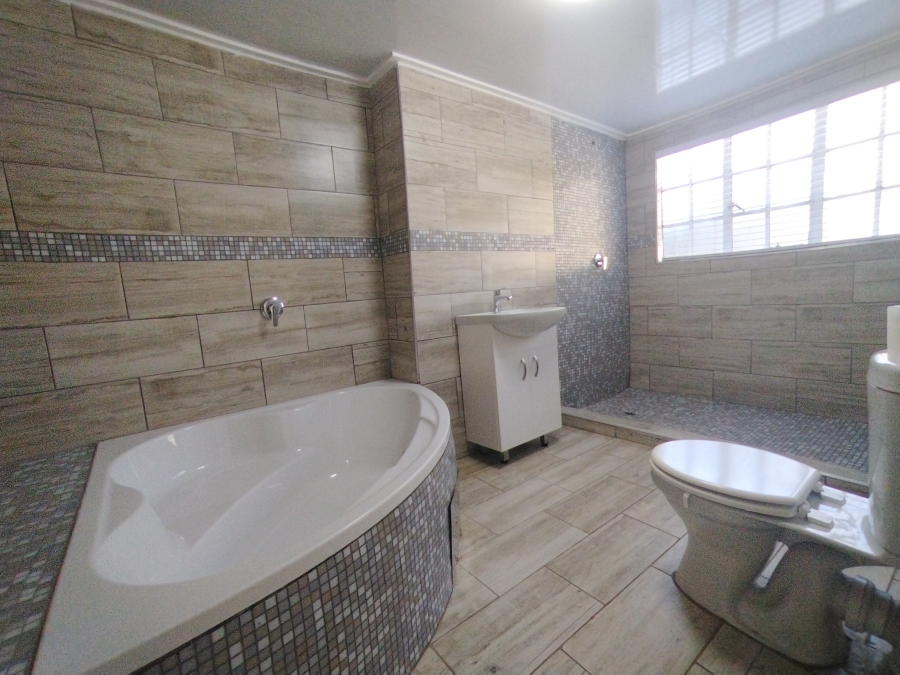 4 Bedroom Property for Sale in Rooihuiskraal Gauteng