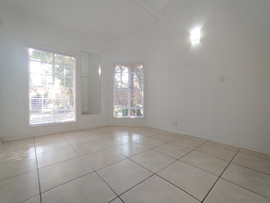 4 Bedroom Property for Sale in Rooihuiskraal Gauteng