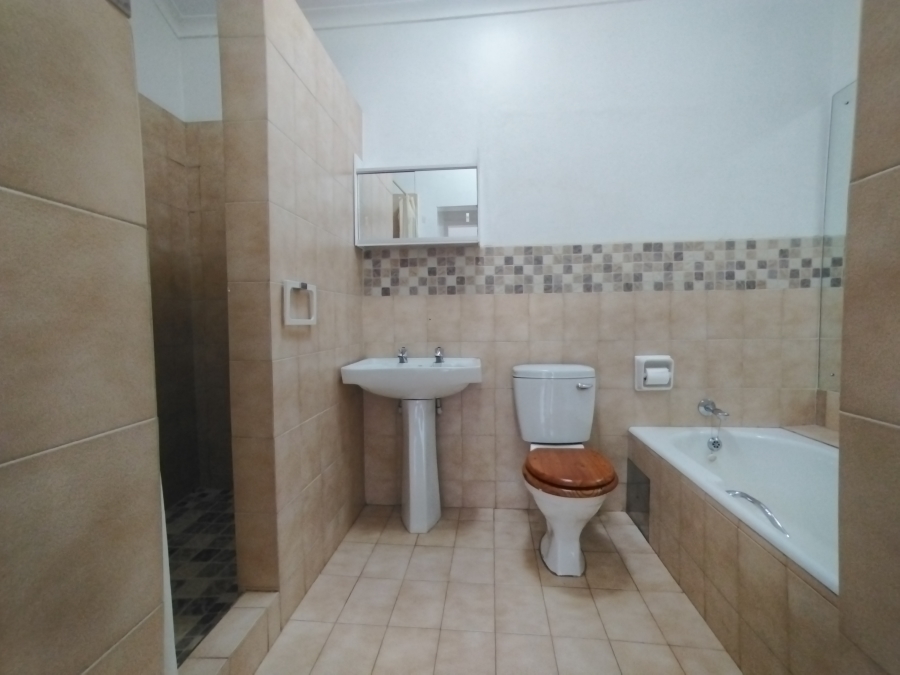 4 Bedroom Property for Sale in Rooihuiskraal Gauteng