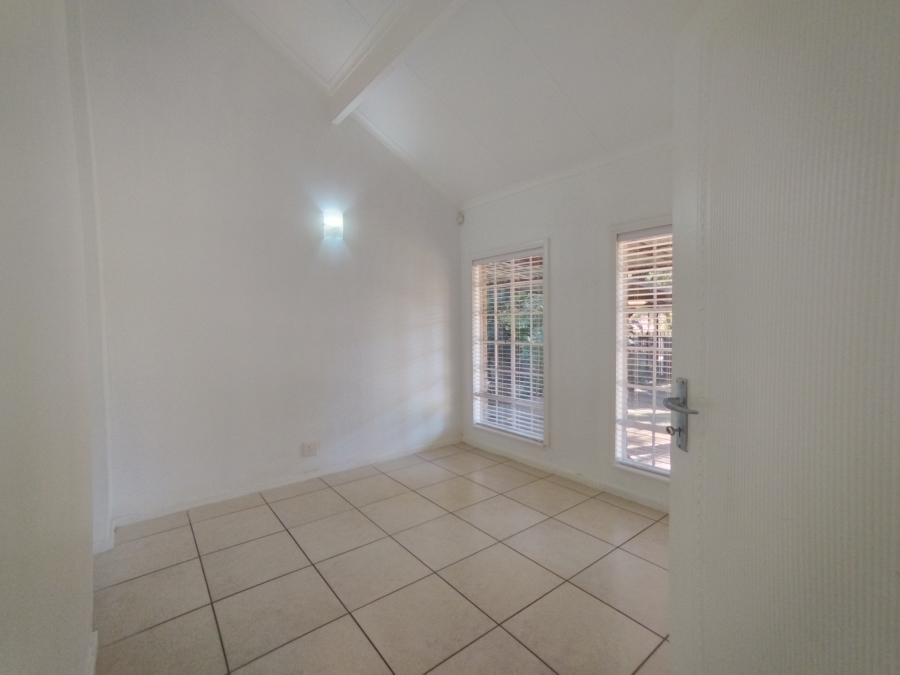 4 Bedroom Property for Sale in Rooihuiskraal Gauteng
