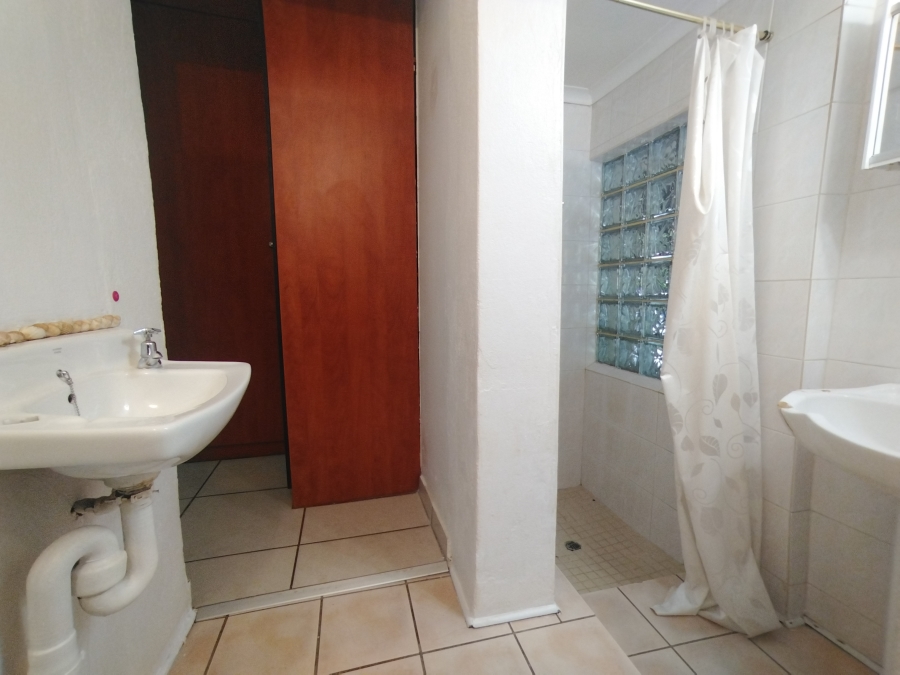 4 Bedroom Property for Sale in Rooihuiskraal Gauteng