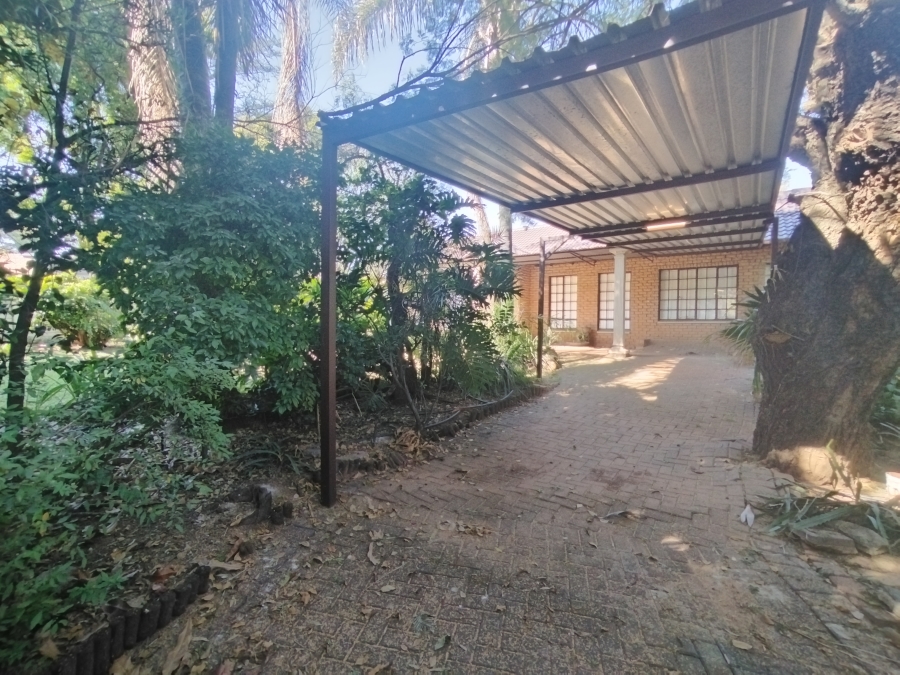 4 Bedroom Property for Sale in Rooihuiskraal Gauteng