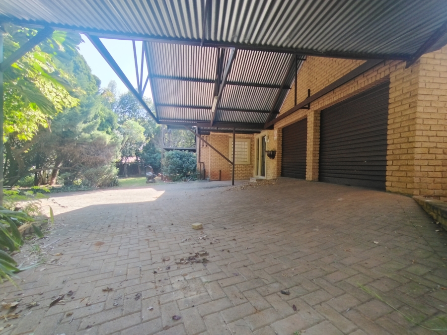 4 Bedroom Property for Sale in Rooihuiskraal Gauteng