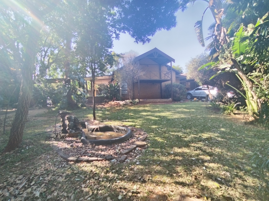 4 Bedroom Property for Sale in Rooihuiskraal Gauteng