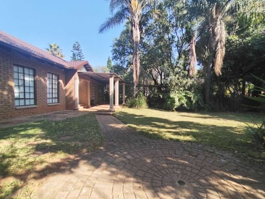 4 Bedroom Property for Sale in Rooihuiskraal Gauteng