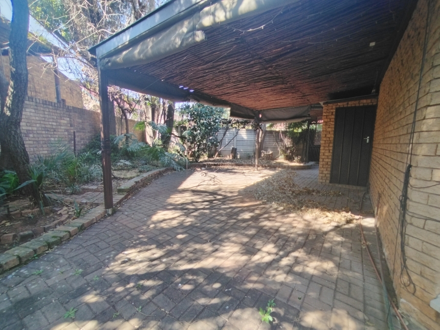 4 Bedroom Property for Sale in Rooihuiskraal Gauteng