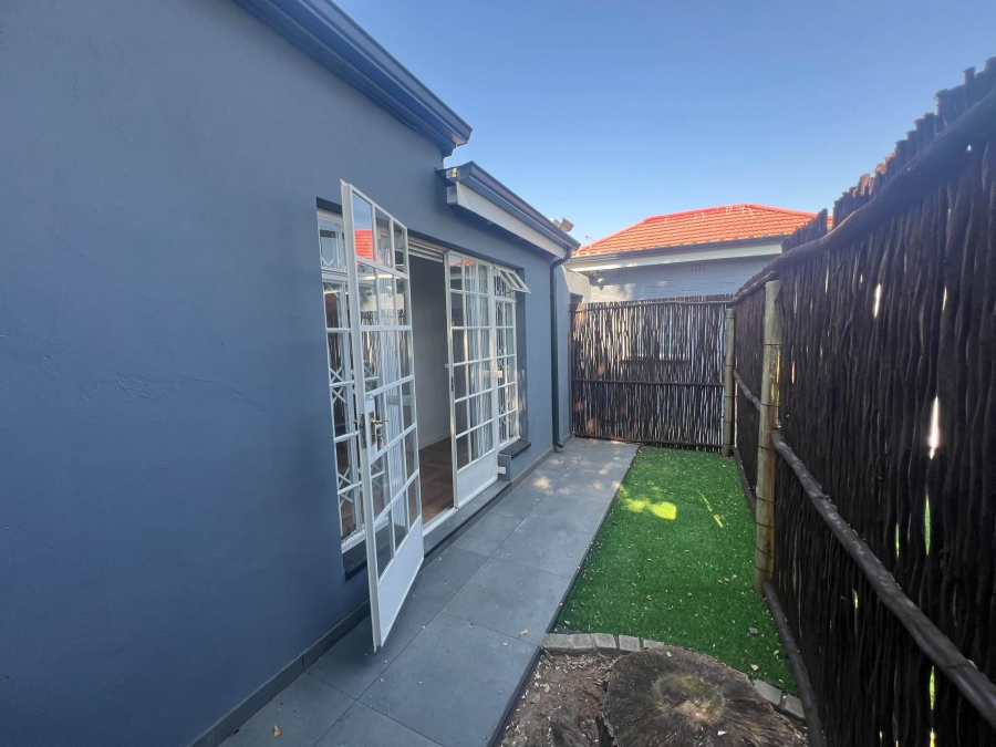 To Let 1 Bedroom Property for Rent in Parkhurst Gauteng