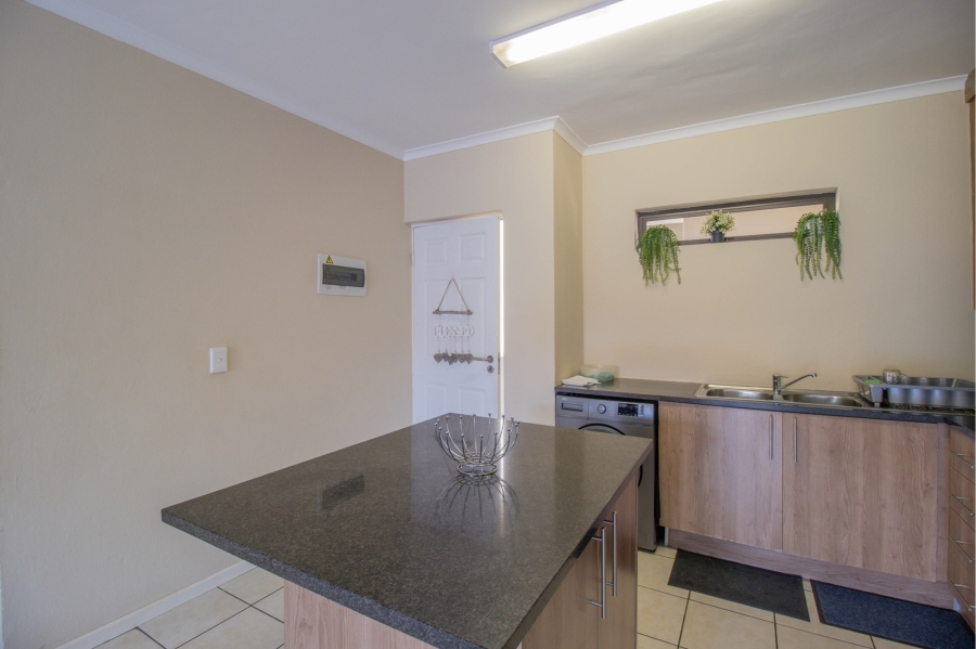 To Let 2 Bedroom Property for Rent in Ruimsig Gauteng