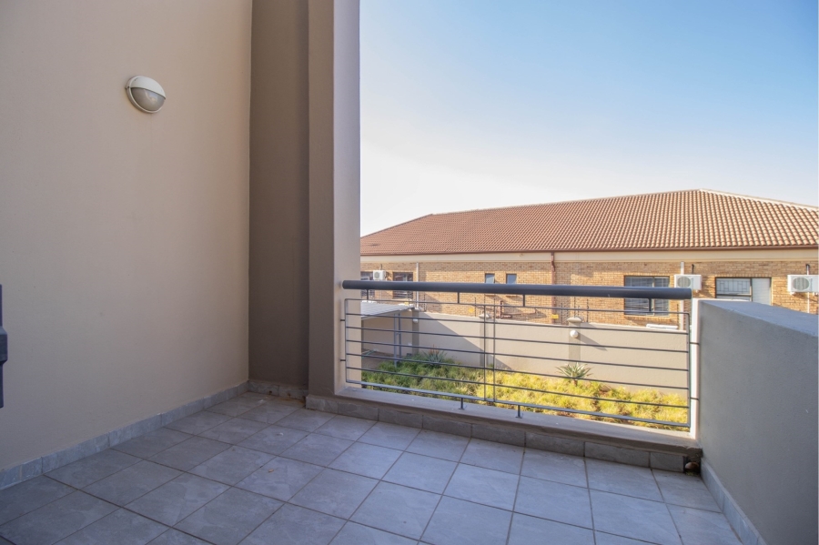 To Let 2 Bedroom Property for Rent in Ruimsig Gauteng