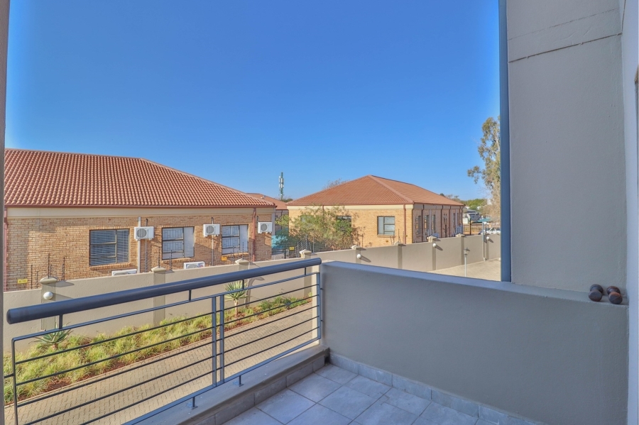 To Let 2 Bedroom Property for Rent in Ruimsig Gauteng