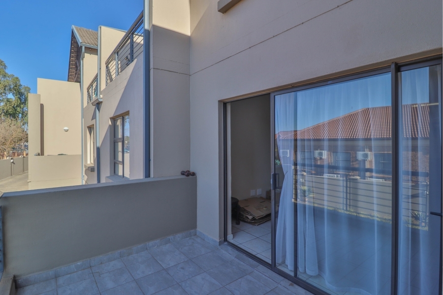 To Let 2 Bedroom Property for Rent in Ruimsig Gauteng