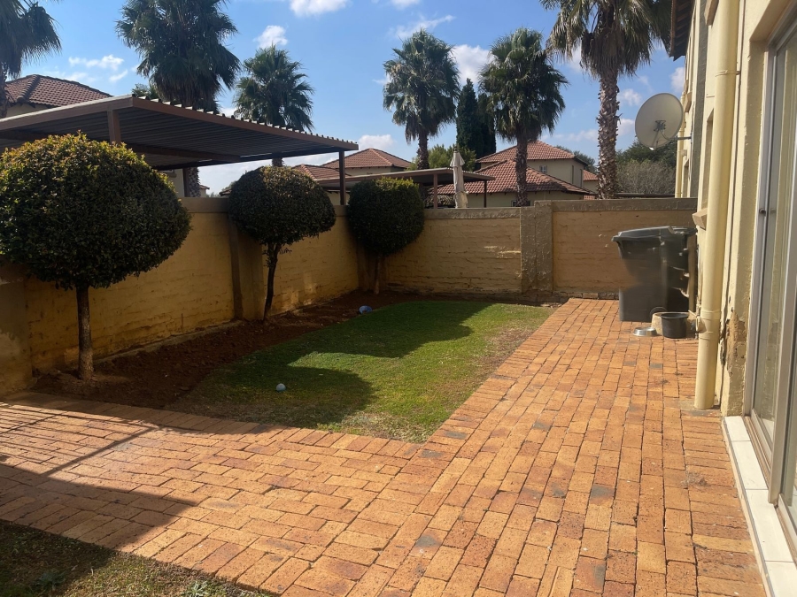 To Let 3 Bedroom Property for Rent in Heuwelsig Estate Gauteng