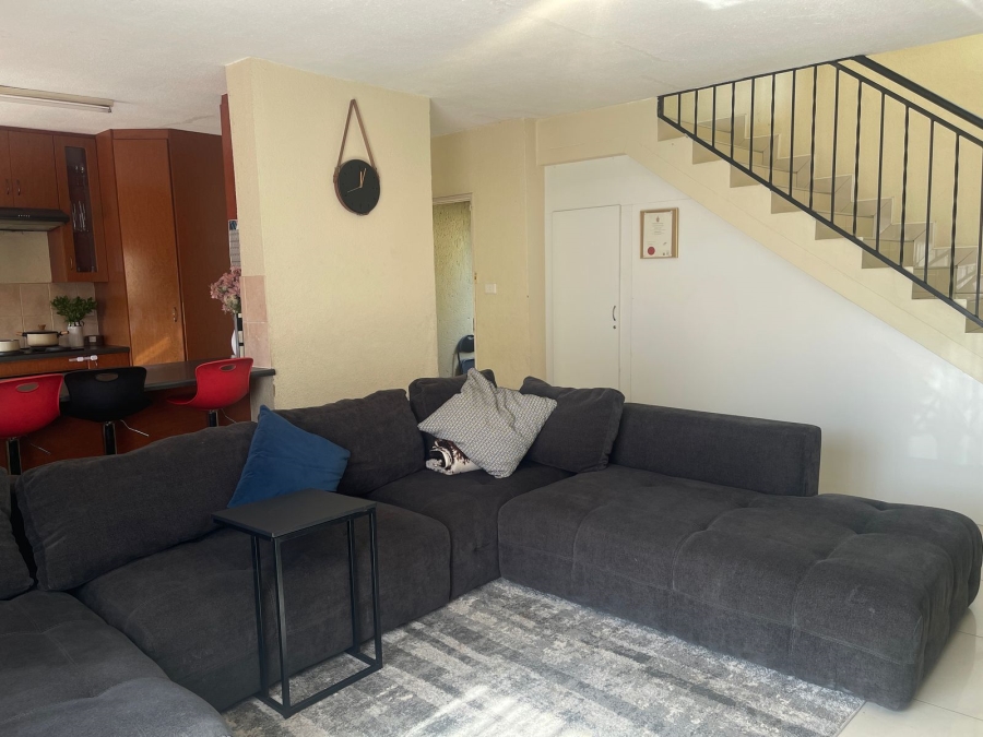 To Let 3 Bedroom Property for Rent in Heuwelsig Estate Gauteng