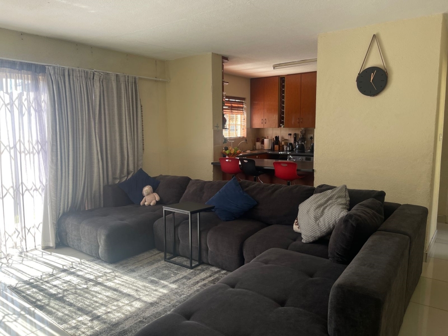 To Let 3 Bedroom Property for Rent in Heuwelsig Estate Gauteng