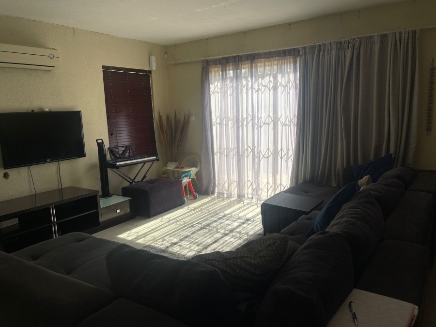To Let 3 Bedroom Property for Rent in Heuwelsig Estate Gauteng