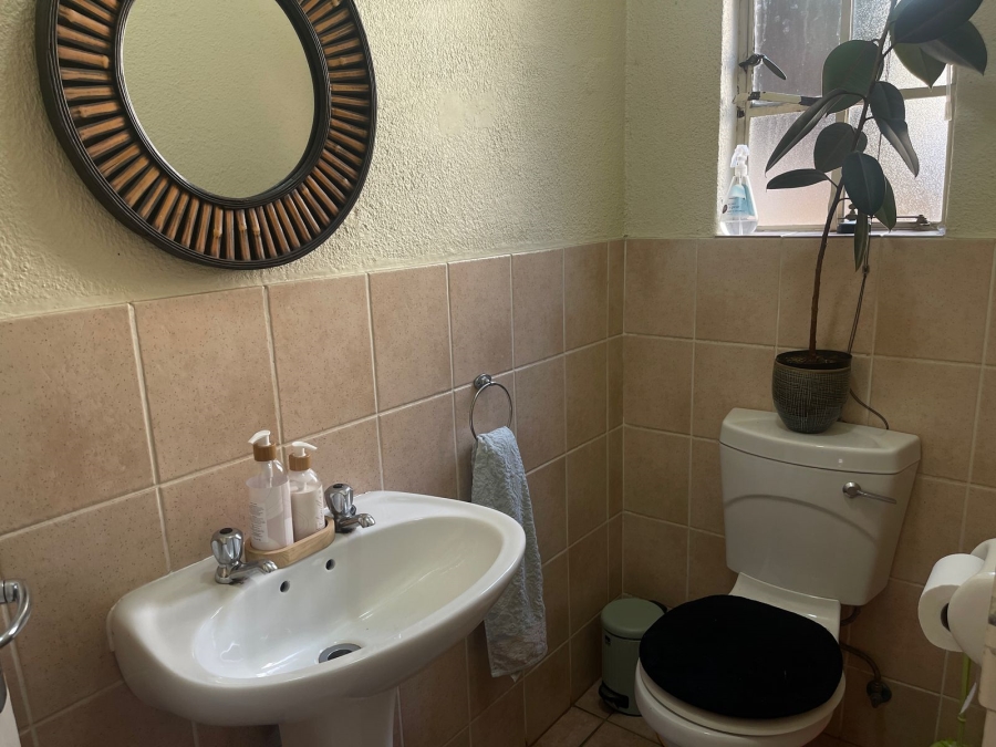 To Let 3 Bedroom Property for Rent in Heuwelsig Estate Gauteng
