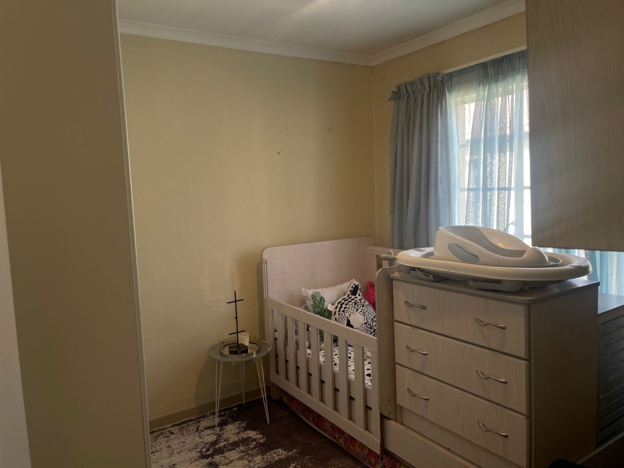 To Let 3 Bedroom Property for Rent in Heuwelsig Estate Gauteng
