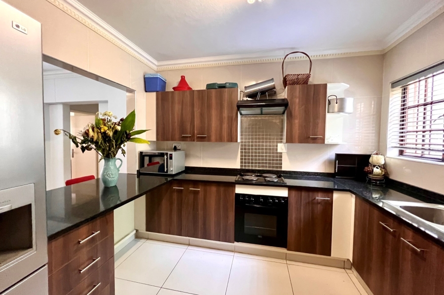 2 Bedroom Property for Sale in Atholl Gauteng