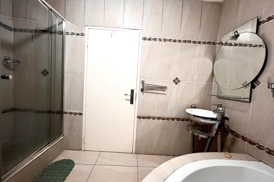 2 Bedroom Property for Sale in Atholl Gauteng