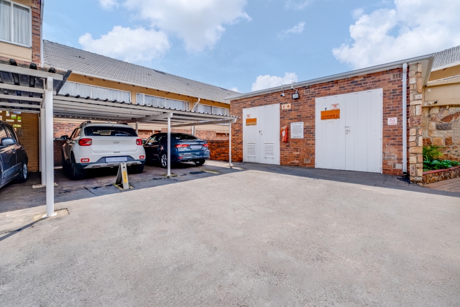 2 Bedroom Property for Sale in Robindale Gauteng