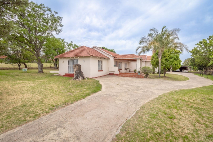 4 Bedroom Property for Sale in Sunrella Gauteng