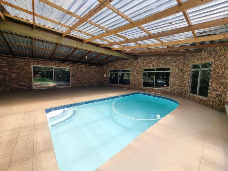 5 Bedroom Property for Sale in Kloofendal Gauteng