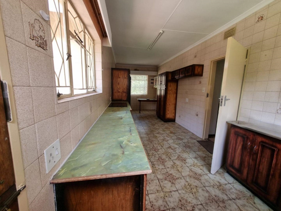 5 Bedroom Property for Sale in Kloofendal Gauteng