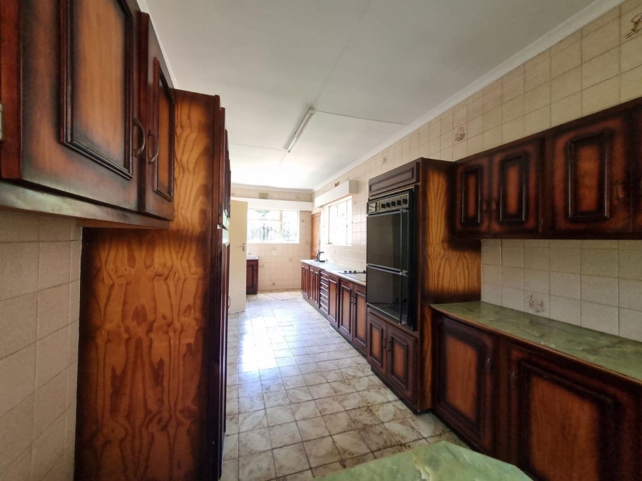 5 Bedroom Property for Sale in Kloofendal Gauteng