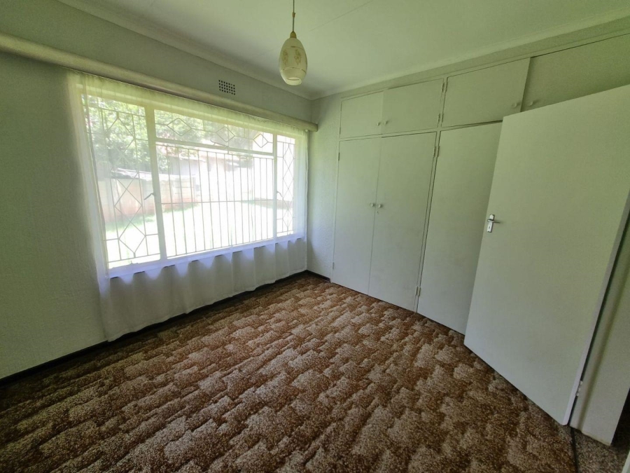 5 Bedroom Property for Sale in Kloofendal Gauteng