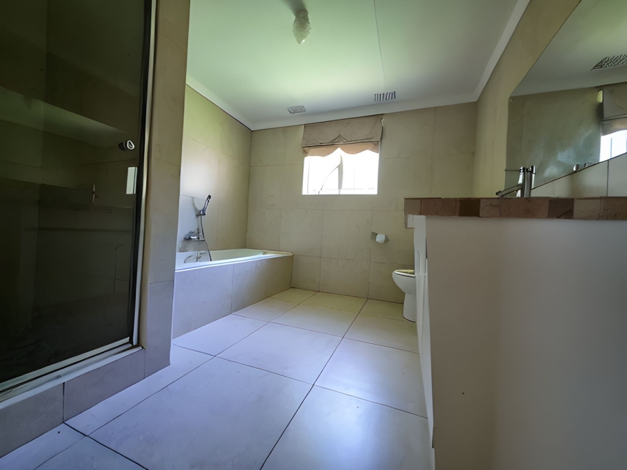 5 Bedroom Property for Sale in Kloofendal Gauteng
