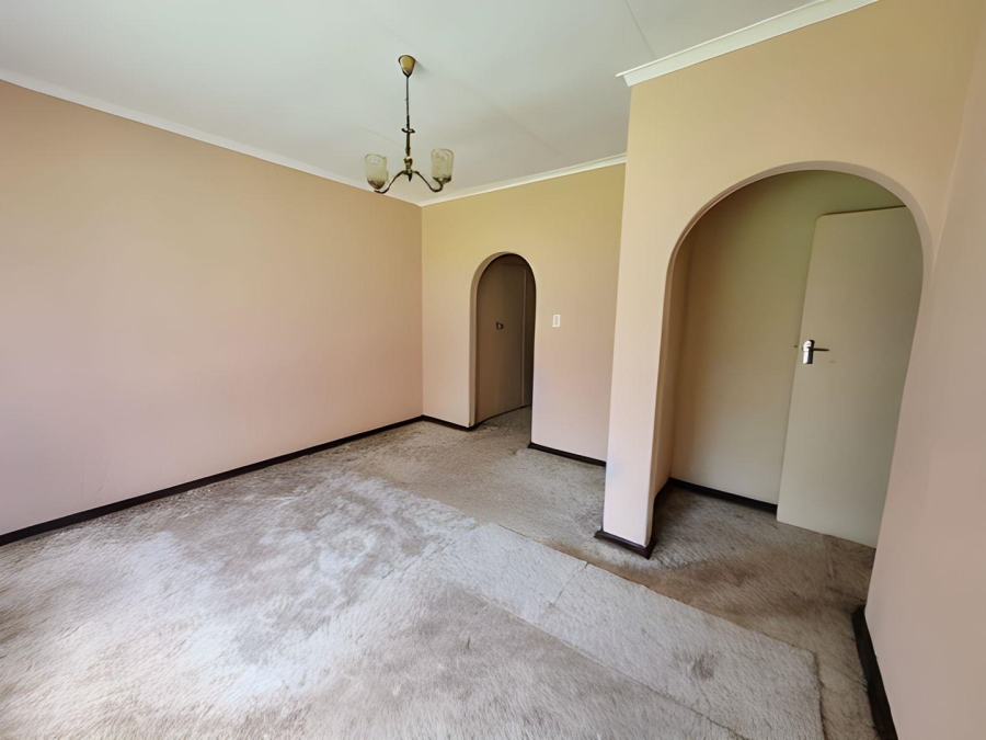 5 Bedroom Property for Sale in Kloofendal Gauteng