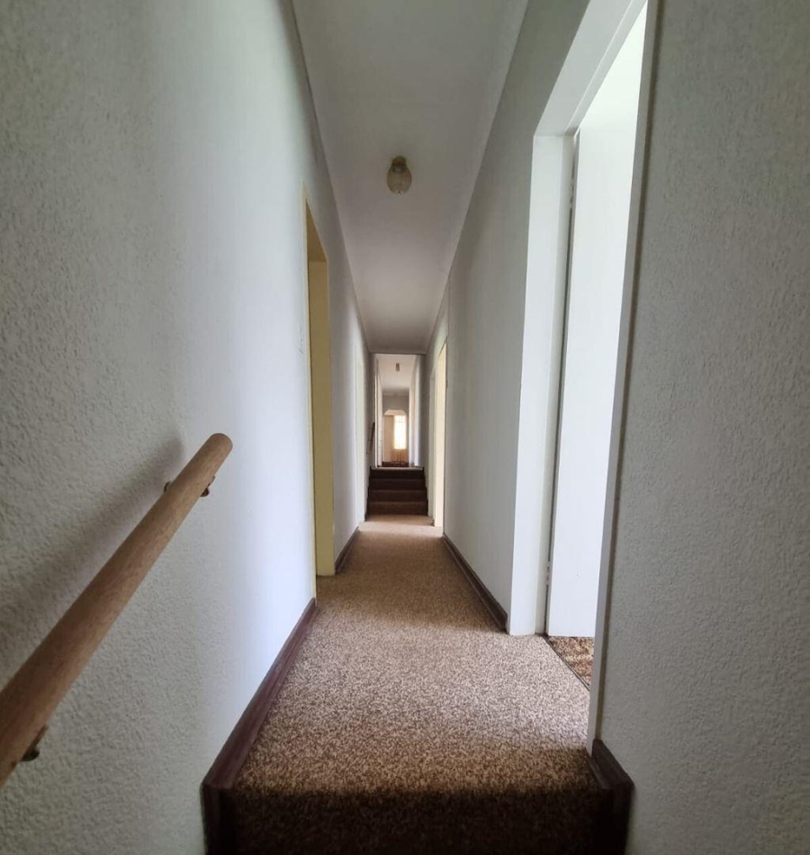 5 Bedroom Property for Sale in Kloofendal Gauteng