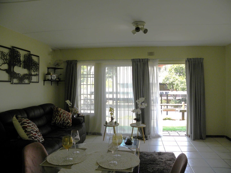 1 Bedroom Property for Sale in Sonneglans Gauteng