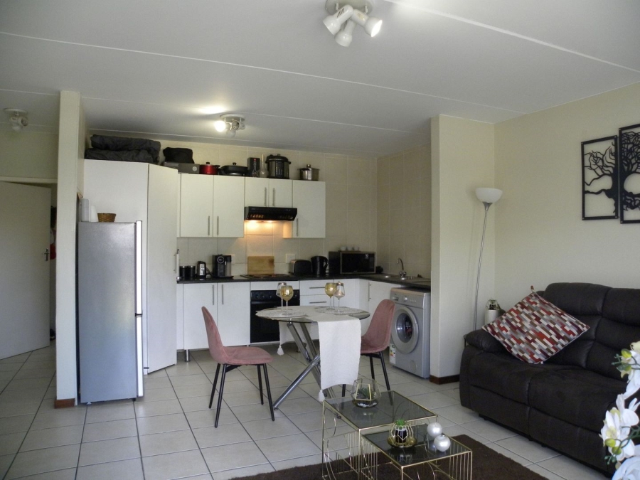 1 Bedroom Property for Sale in Sonneglans Gauteng