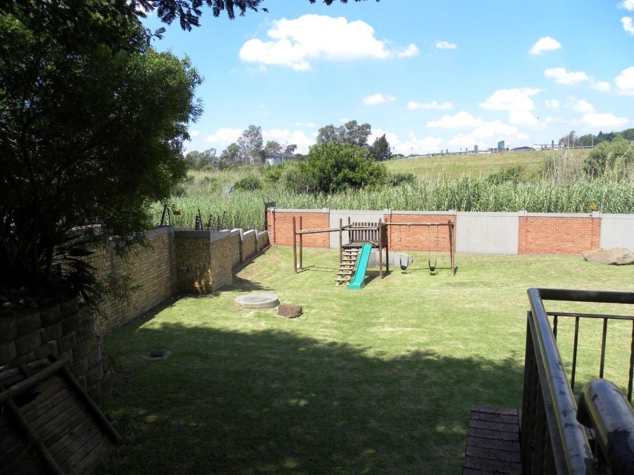 1 Bedroom Property for Sale in Sonneglans Gauteng