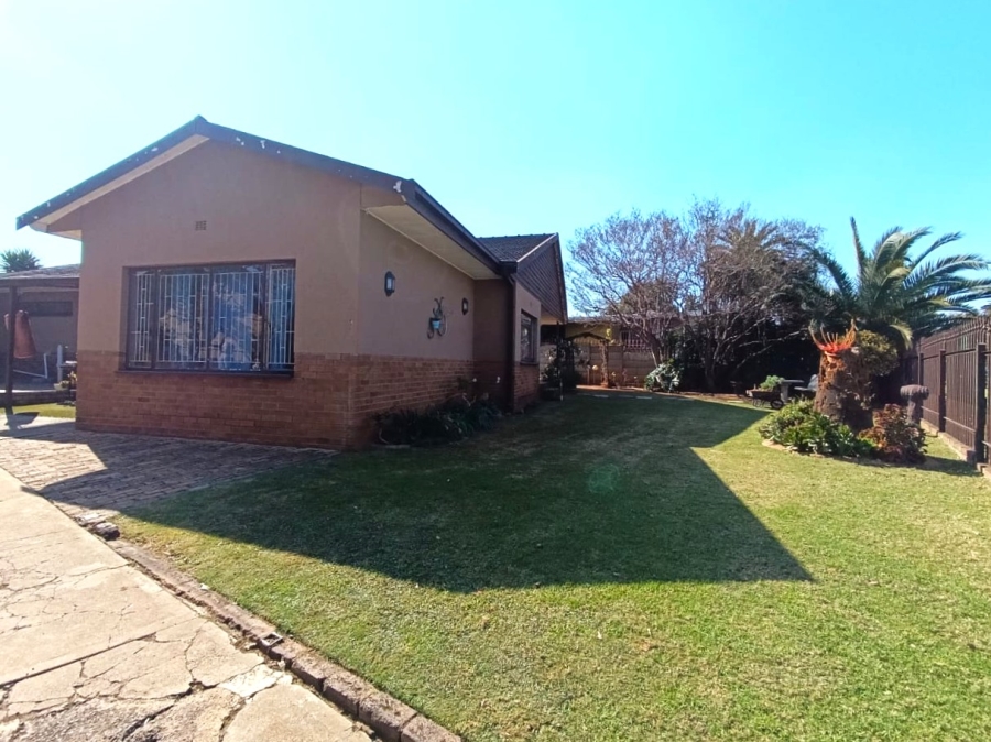 4 Bedroom Property for Sale in Florentia Gauteng