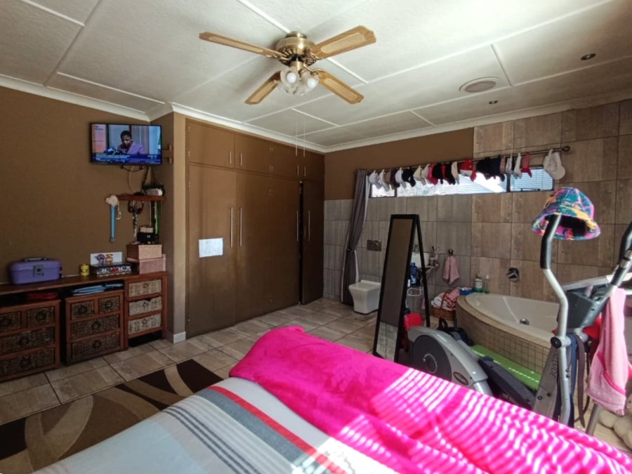 4 Bedroom Property for Sale in Florentia Gauteng