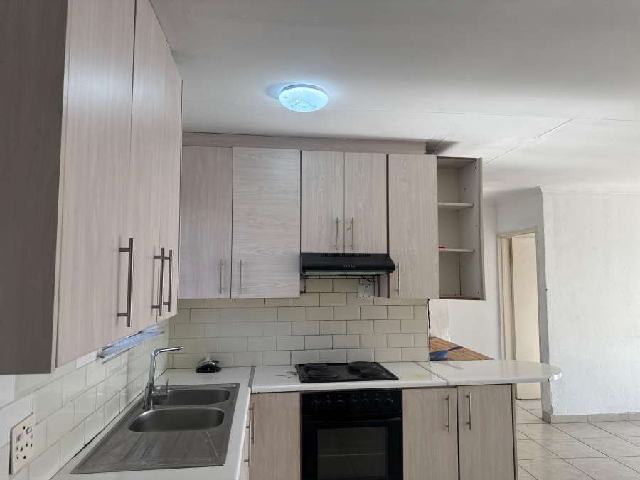 To Let 2 Bedroom Property for Rent in Alan Manor Gauteng