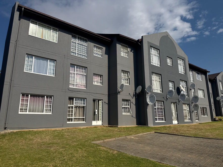 To Let 2 Bedroom Property for Rent in Alan Manor Gauteng