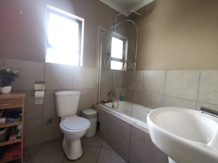 2 Bedroom Property for Sale in Witpoortjie Gauteng